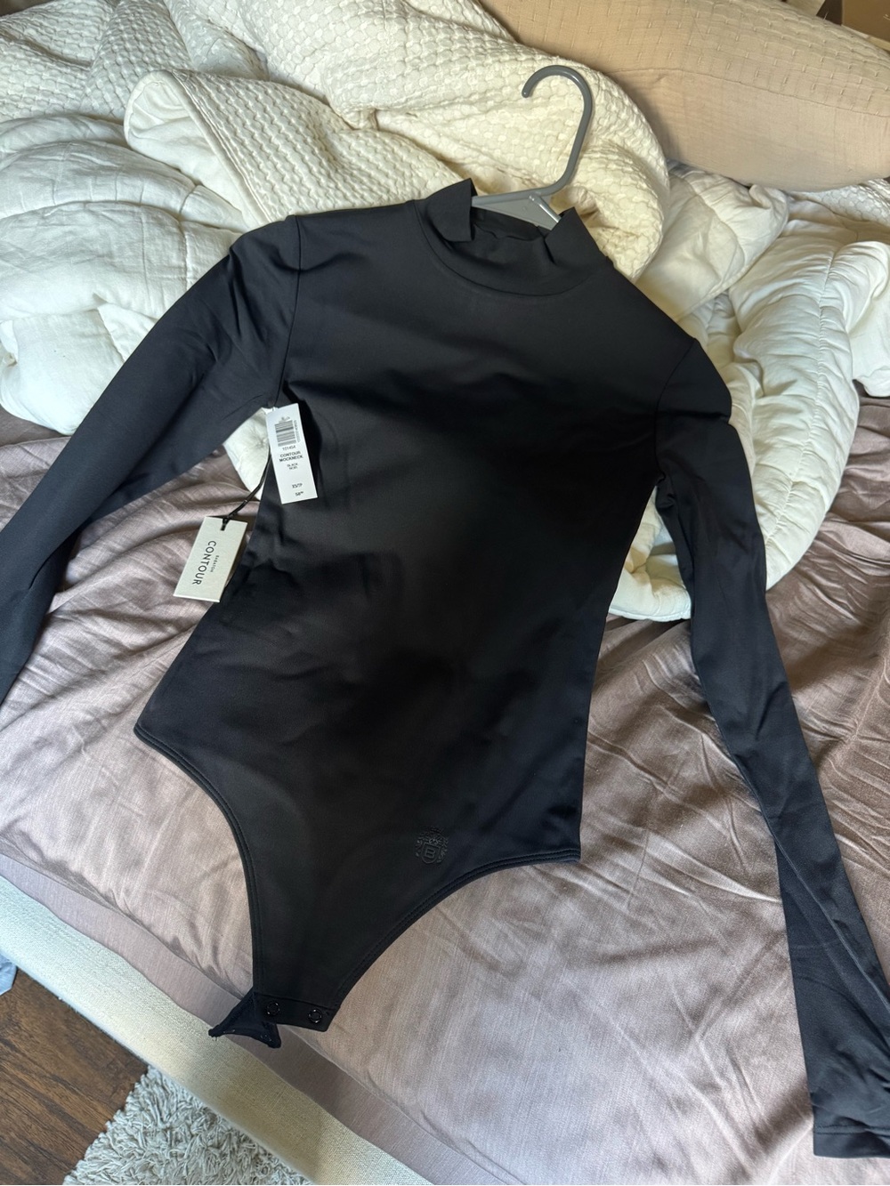 NWT ARITZIA contour mock neck